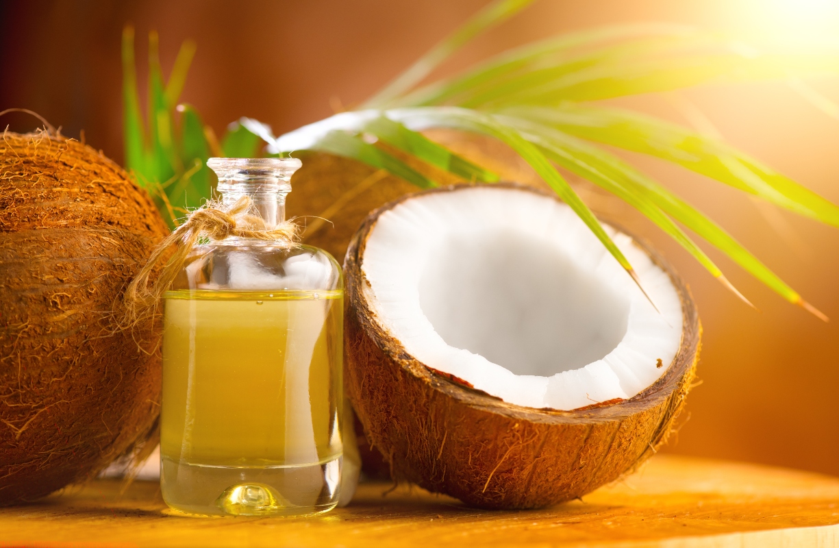 Oli vegetali: benefici, quali usare e come scegliere quelli più adatti alla tua pelle 5 oli vegetali: benefici dell'olio di cocco