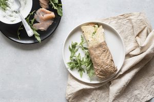 Piadina con salmone: la ricetta con salsa di yogurt