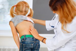 Scoliosi: cos&rsquo;&egrave;, classificazioni, cause, sintomi e cura