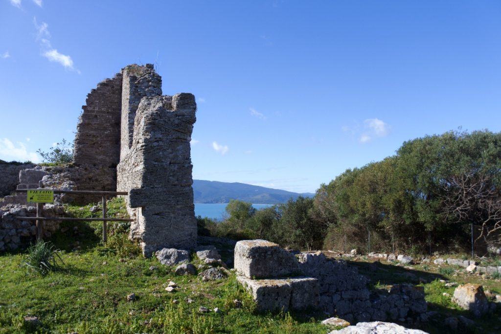 Alla scoperta di Ansedonia: un mix unico di archeologia e ville di lusso 1 Ansedonia: sito archeologico di Cosa