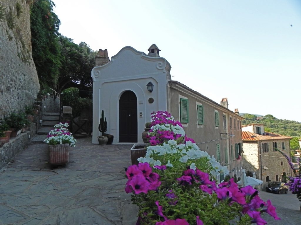 Italia estate 2020: alla scoperta di Castiglione della Pescaia, bandiera blu da sempre! 1 Castiglione della Pescaia borgo antico