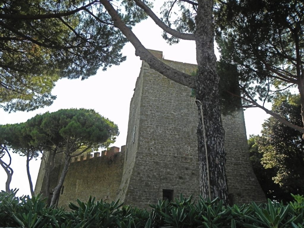 Italia estate 2020: alla scoperta di Castiglione della Pescaia, bandiera blu da sempre! 3 Castiglione della Pescaia castello 1