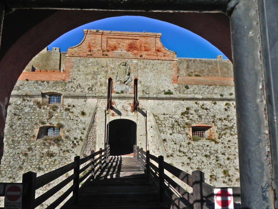 Alla scoperta di Porto Ercole: racconto estivo di un viaggio indimenticabile 2 Porto Ercole: visita al Forte Filippo