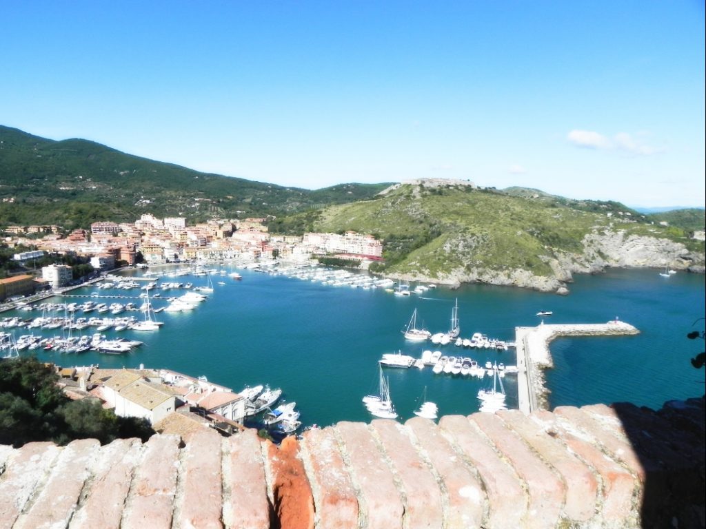 Alla scoperta di Porto Ercole: racconto estivo di un viaggio indimenticabile 5 baia di porto ercole 1