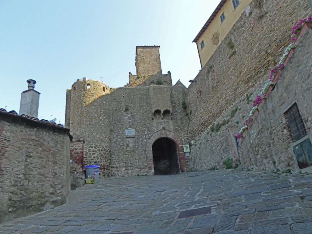 Italia estate 2020: alla scoperta di Castiglione della Pescaia, bandiera blu da sempre! 9 castiglione porta urbica