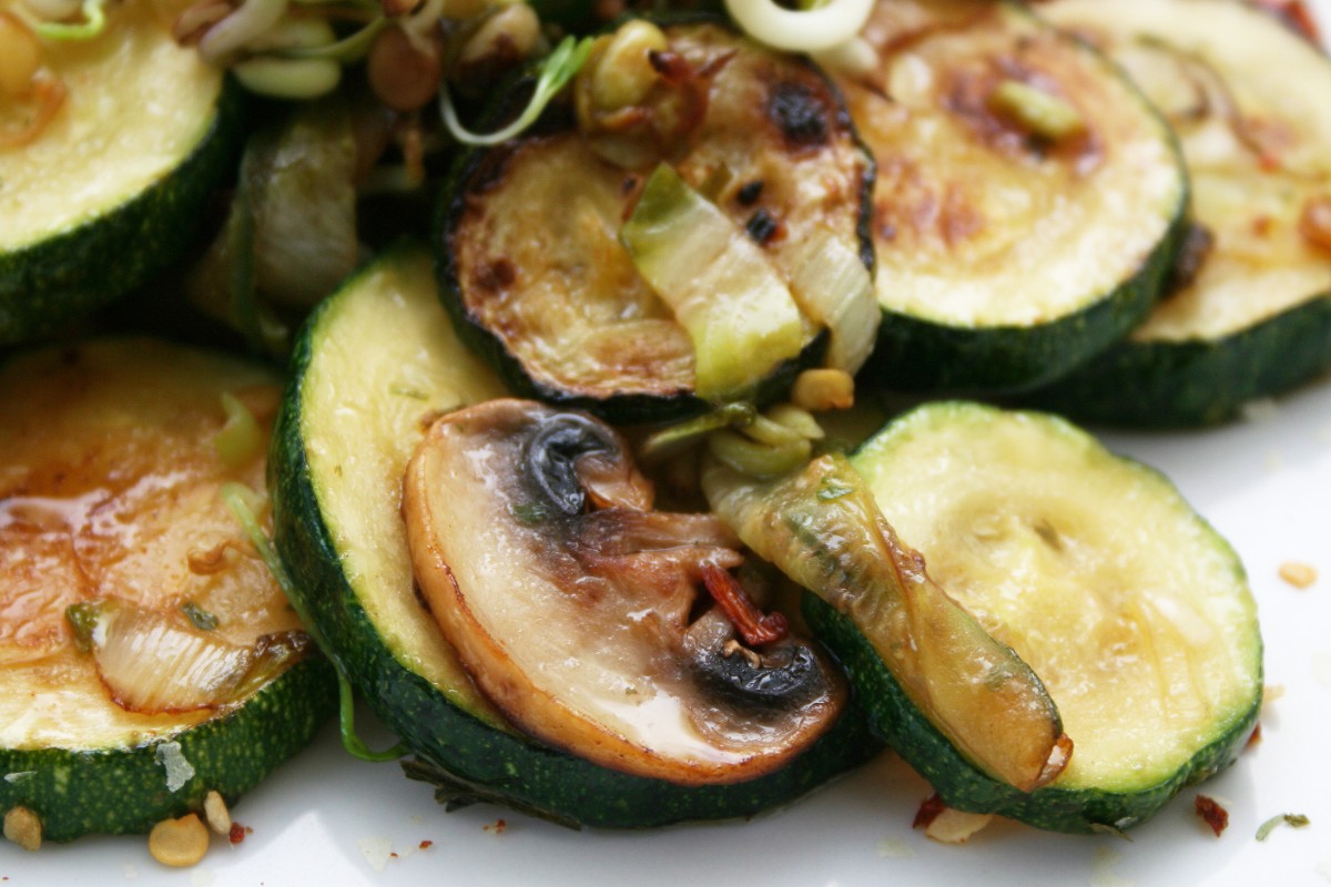 Peperoni, melanzane, zucchine: cucinali così! 5 insalata funghi e zucchine