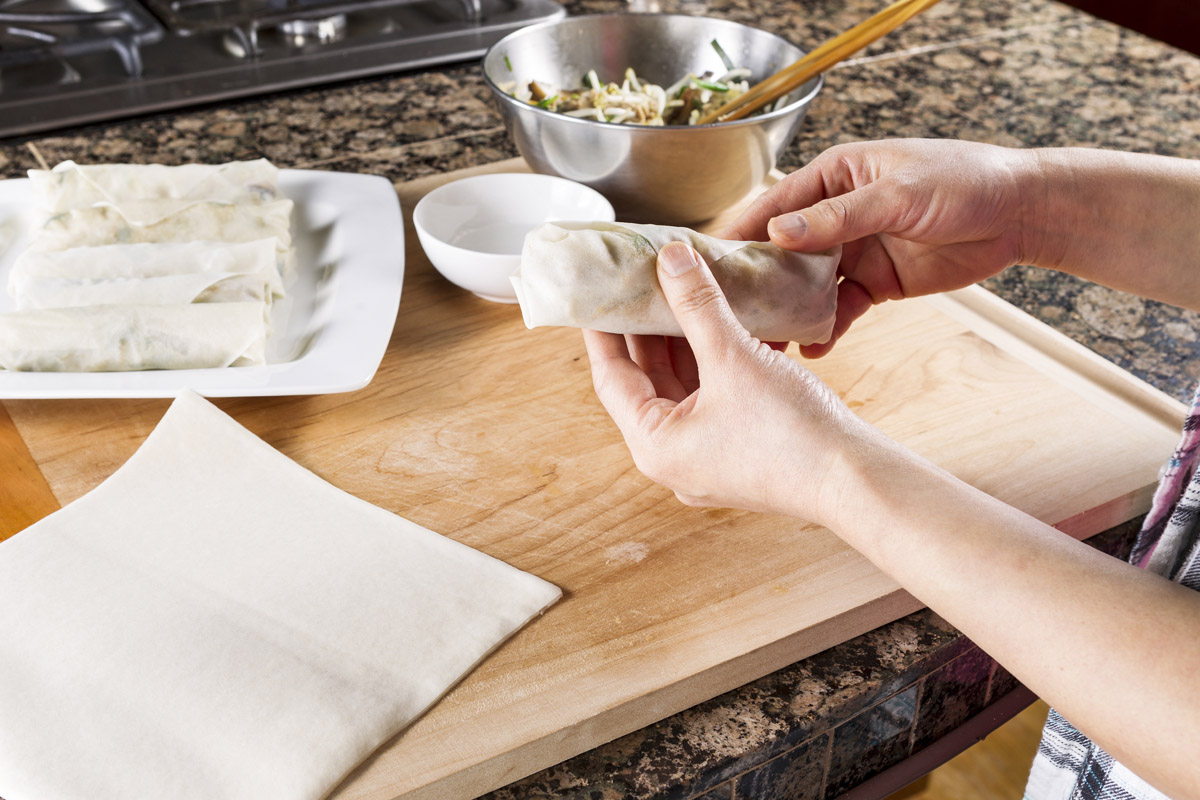 Involtini primavera al forno: la ricetta leggera 2 involtini primavera tecnica per chiuderli