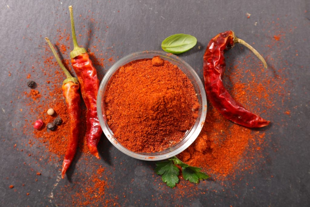 Paprika: cos'è, benefici, valori nutrizionali e usi in cucina di questa spezia 1 paprika e peperoncino