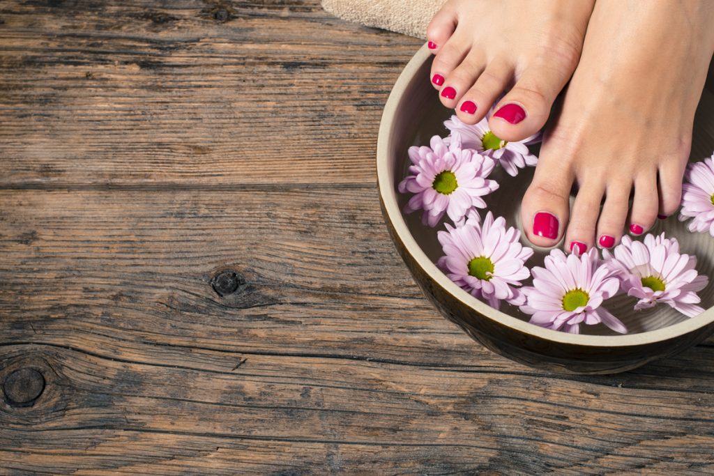 5 consigli per una pedicure fai-da-te 1 pediluvio piedi