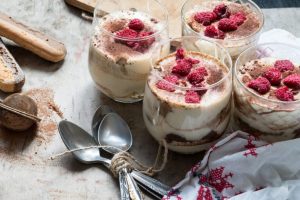 Tiramis&ugrave; light: ricetta con frutta e yogurt