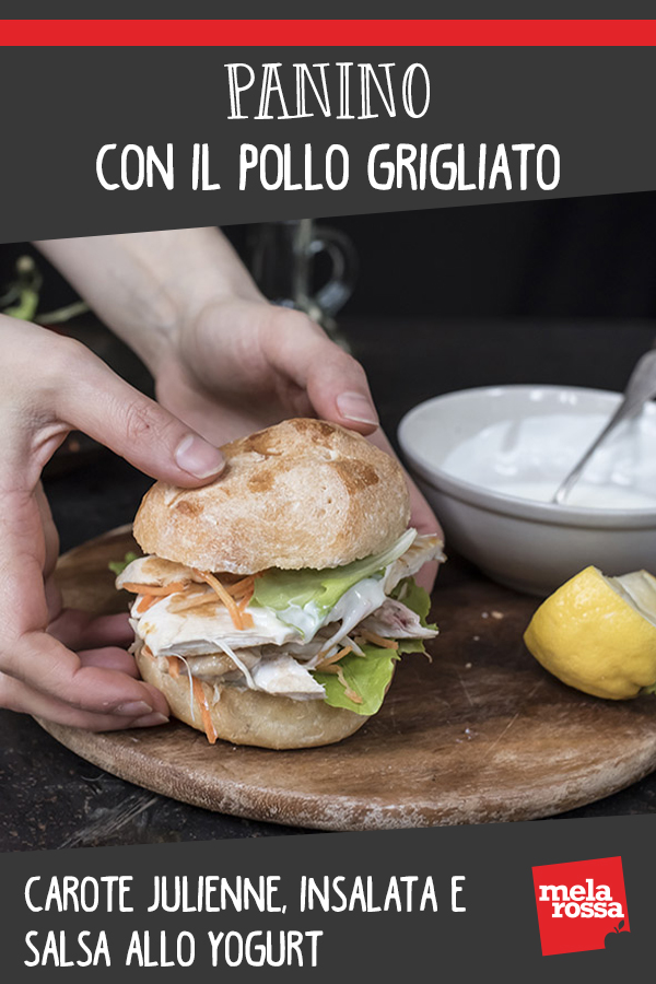Panino con il pollo grigliato, carote julienne, insalata e salsa allo yogurt 2 panino pollo grigliato