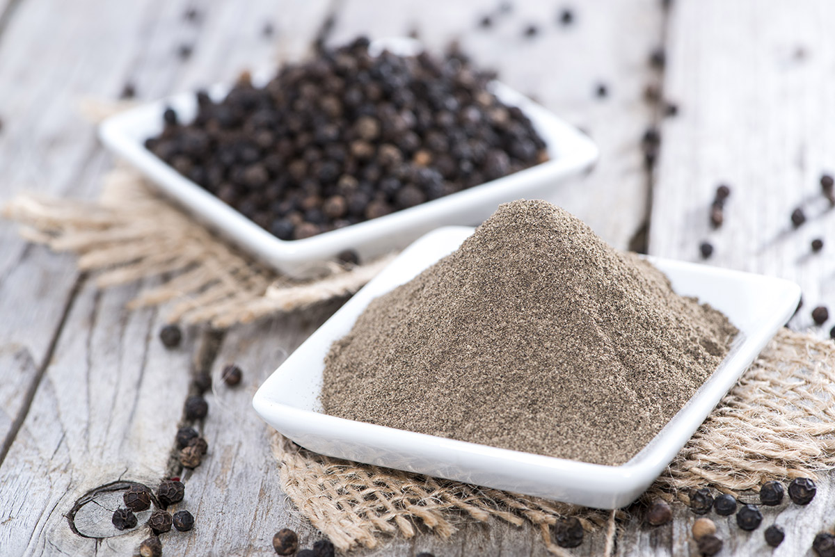 Piperina: che cos'è, a cosa serve, proprietà e benefici migliori integratori, controindicazioni 1 piperina2