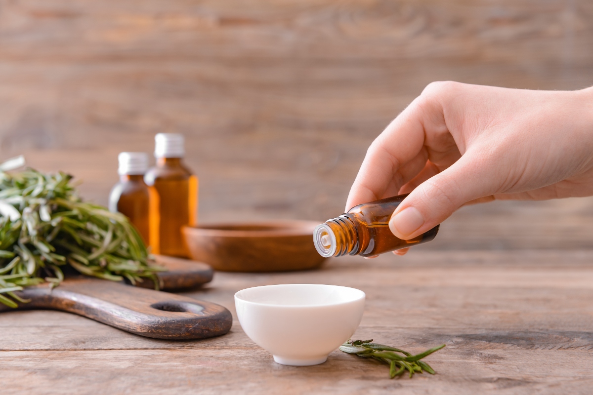 Rosmarino: cos'è, botanica, proprietà terapeutiche, benefici e usi in cucina 10 rosmarino: usi in bellezza