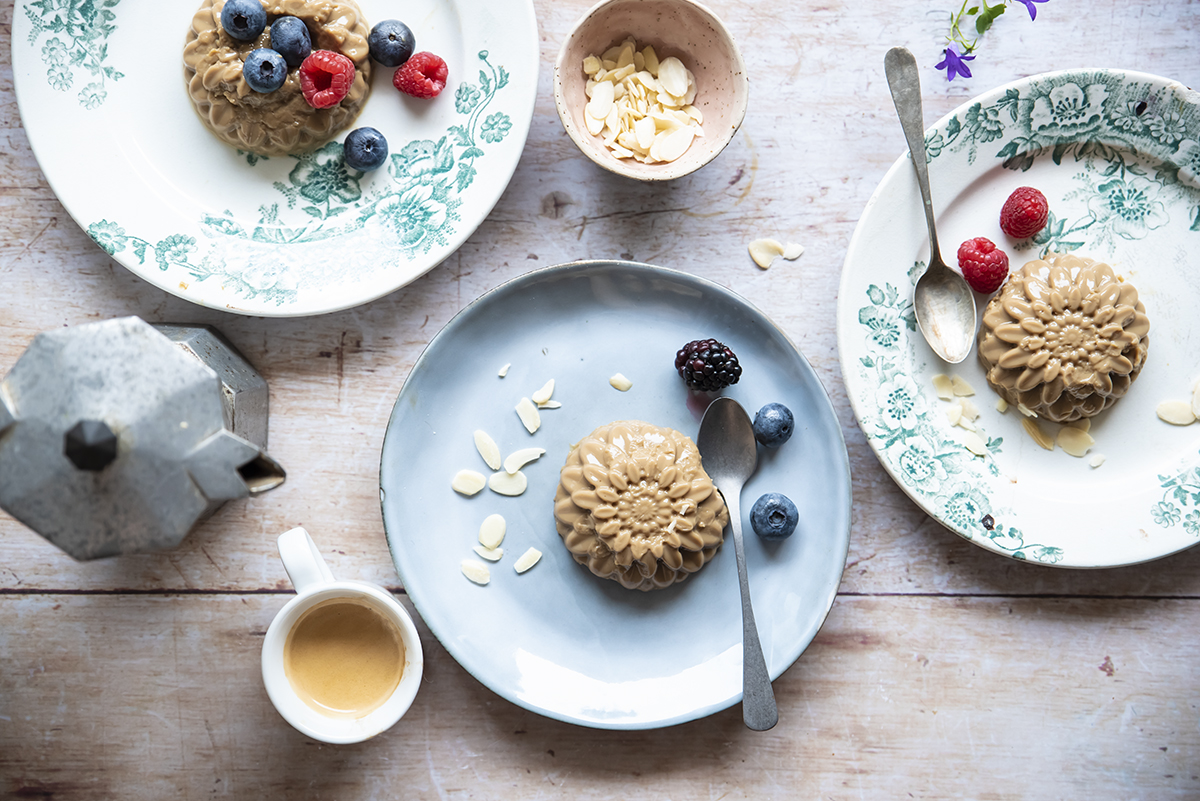 Agar agar, cos'è, a cosa serve, proprietà e benefici per la salute, valori nutrizionali, usi e ricette 6 budino al caffè