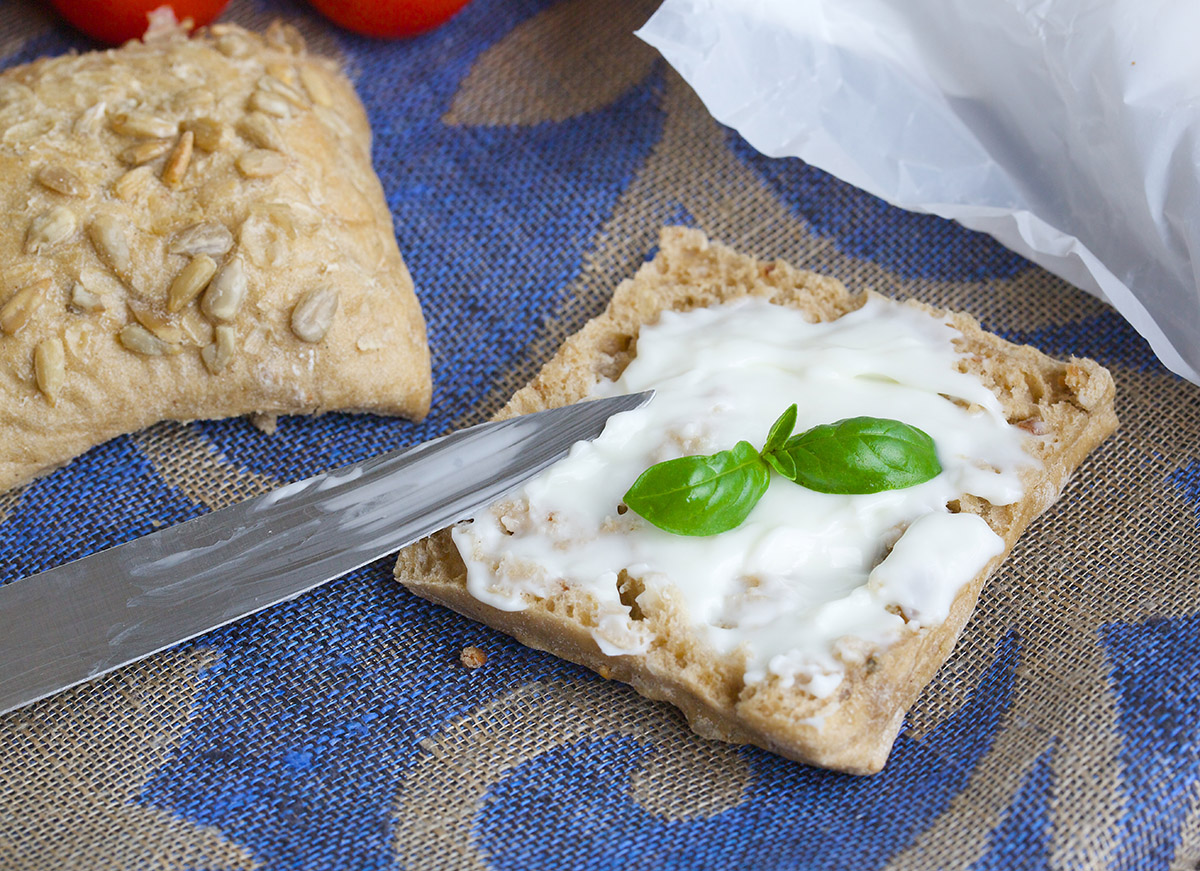 Crescenza: cos'è, differenza con lo stracchino, benefici, valori nutrizionali e ricette 2 crescenza: valori nutrizionali