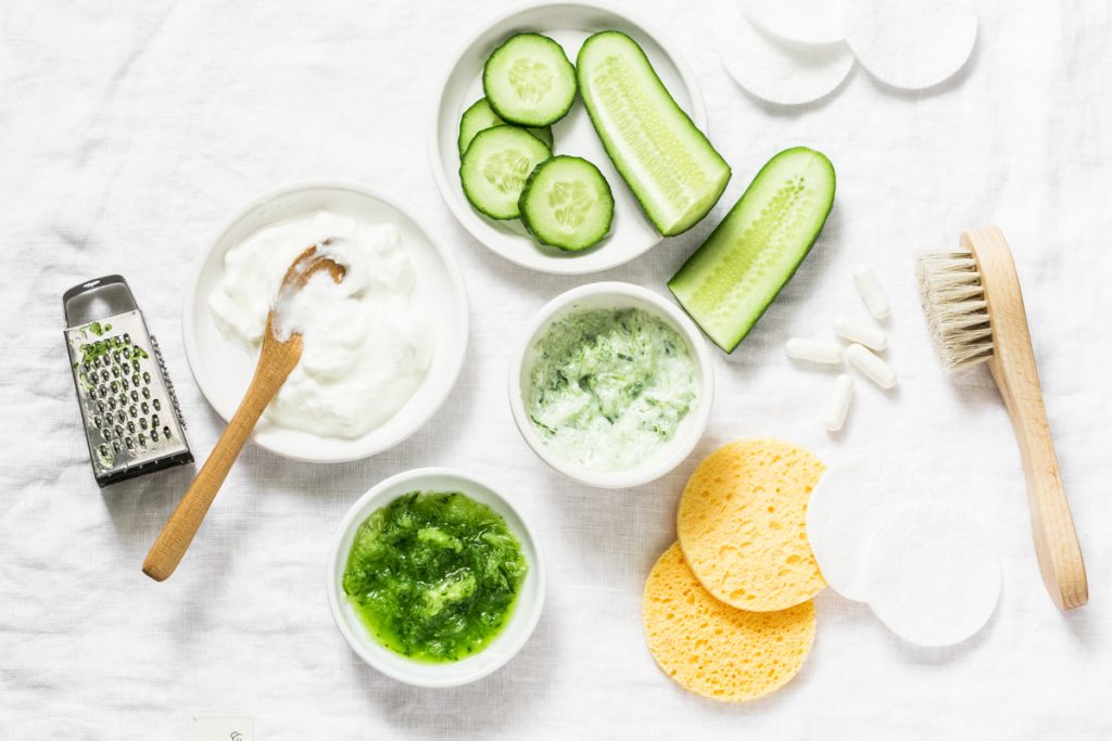 Maschera viso fatta in casa: 5 ricette da fare a casa al ritorno delle vacanze! 1 maschera cetriolo yogurt