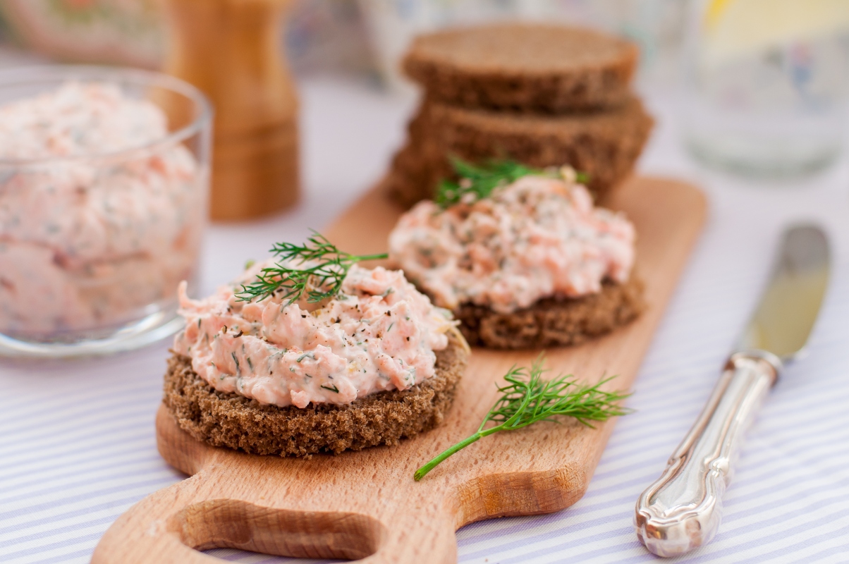 Aneto: cos’è, benefici per la salute, valori nutrizionali e ricette 10 aneto: patè di salmone