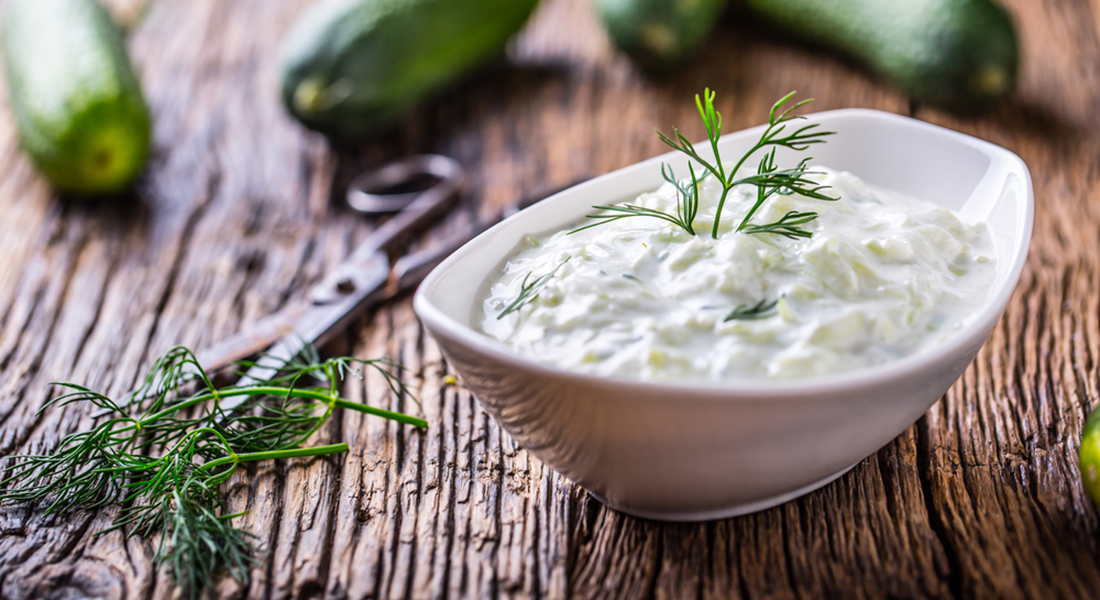 Aneto: cos’è, benefici per la salute, valori nutrizionali e ricette 9 Salsa con aneto: tzatziki