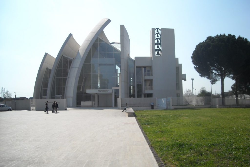 Alla scoperta delle opere di Richard Meier a Roma 3 chiesa Dives in Misericordia Roma 1