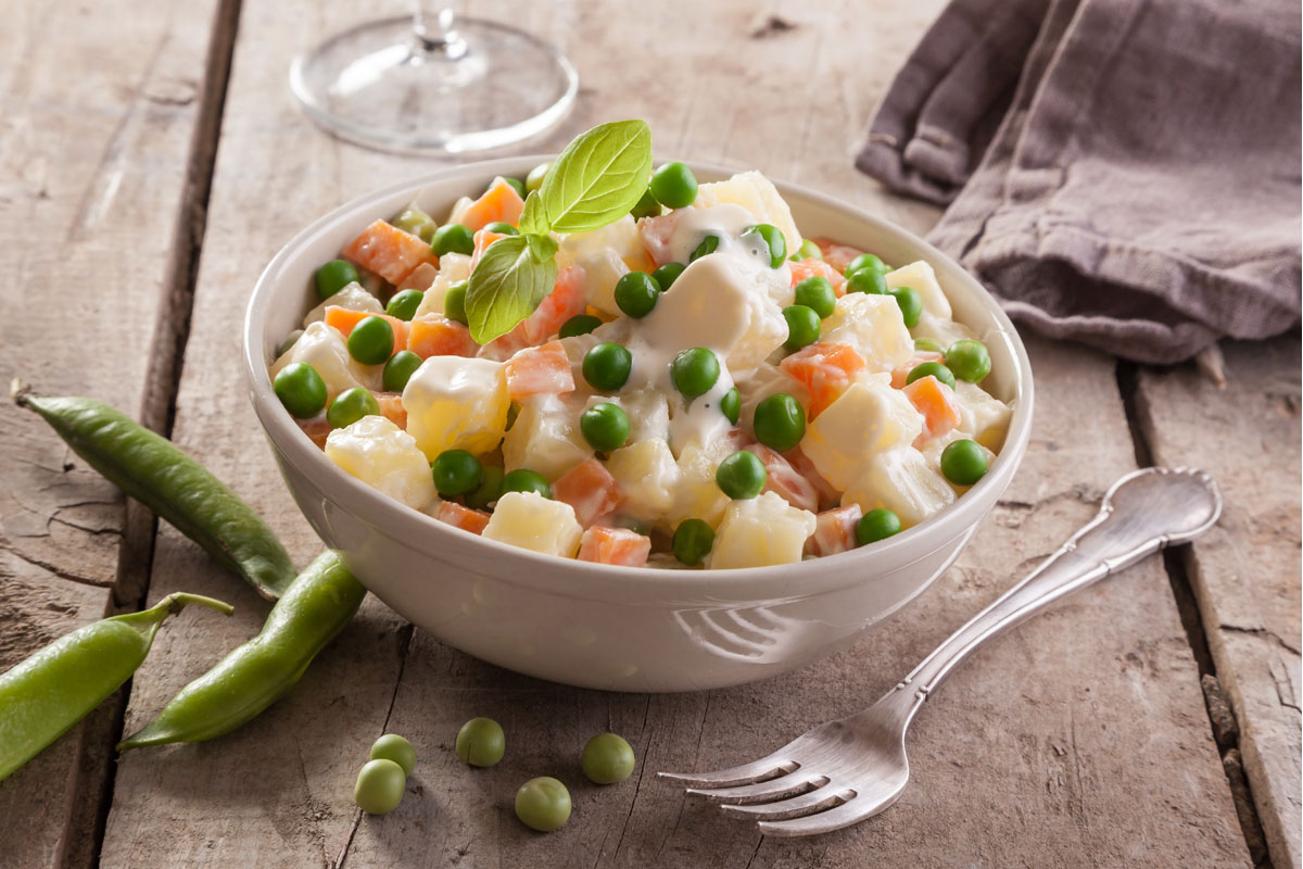 Senape: cos'è, proprietà nutrizionali, benefici per la salute, controindicazioni e usi in cucina 8 Insalata russa con yogurt e senape