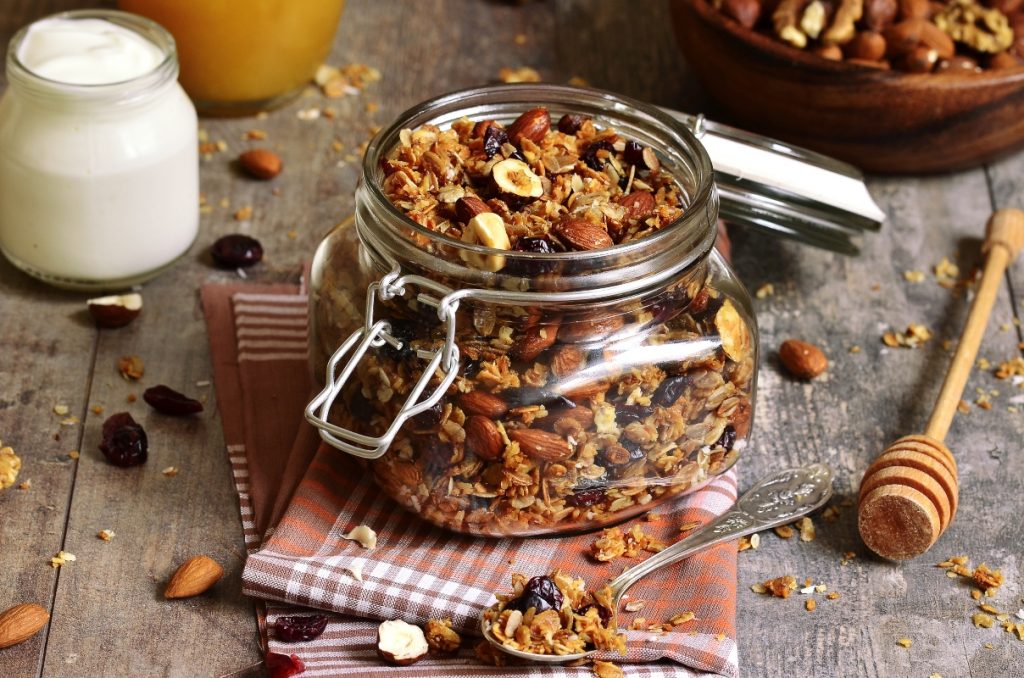 Muesli: benefici, valori nutrizionali, guida all'acquisto e quanti grammi mangiare a dieta 3 muesli la ricetta da fare in casa
