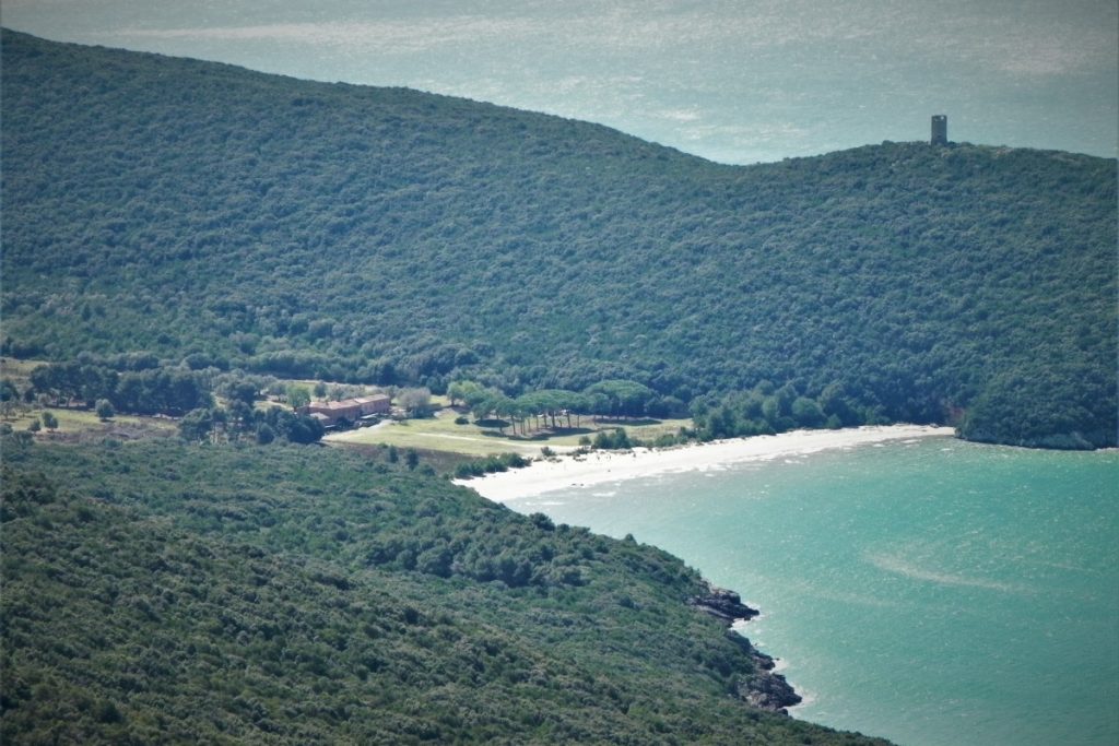 Alla scoperta di San Rabano: un sentiero verso l’abbazia 3 panorama con cala di forno