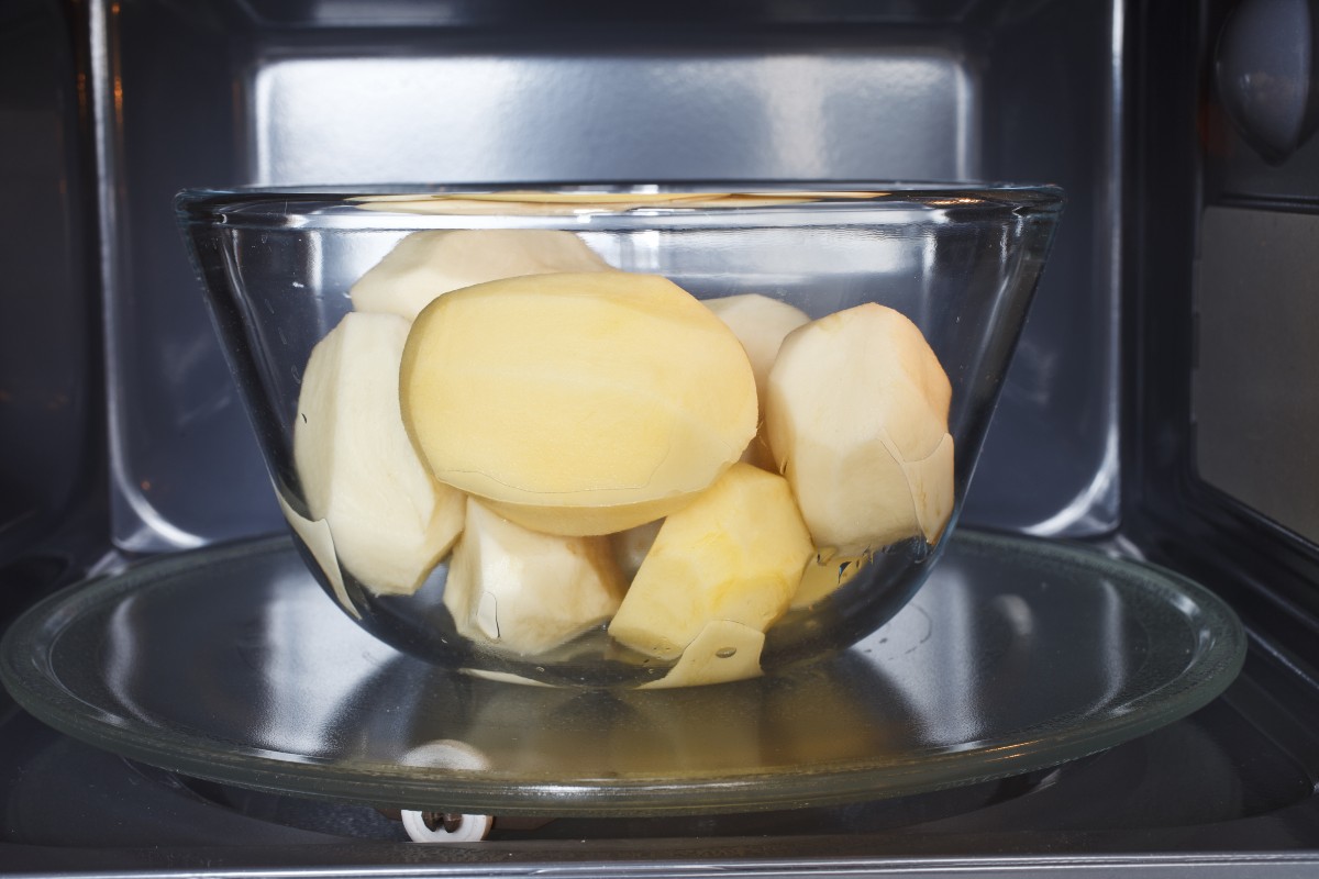 Patate lesse, con olio extravergine d'oliva e prezzemolo 3 Patate lesse al microonde