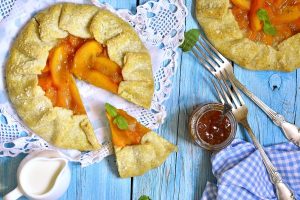 Crostata di cachi, un dolce autunnale