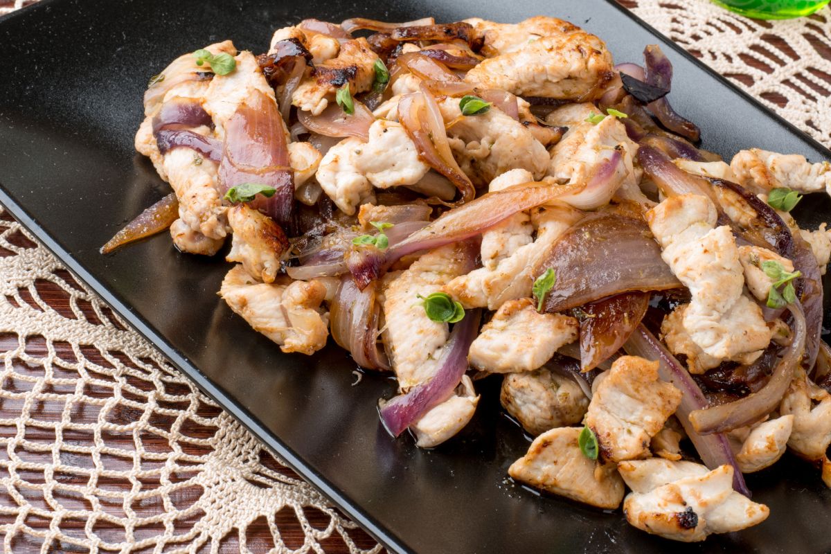 Straccetti di vitello e carciofi, un secondo della tradizione culinaria laziale 2 straccetti di vitello