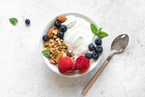 4 benefici dello yogurt per la salute dell&rsquo;organismo