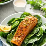 Salmone al vapore con spinaci e patate, un piatto unico appetitoso 1 Salmone al vapore