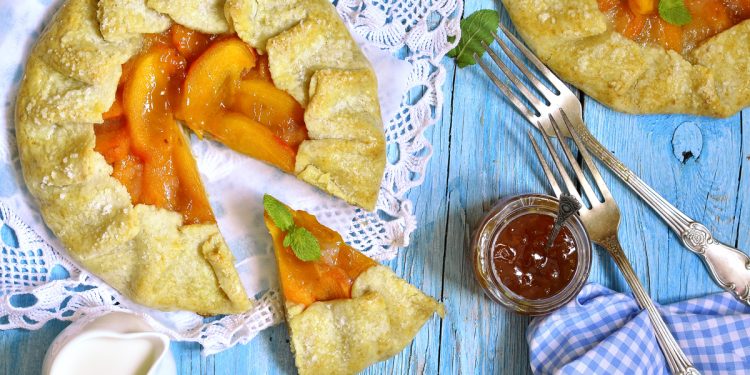 Dall’antipasto al dolce: il menù perfetto e leggero per un pranzo autunnale 5 crostata-cachi