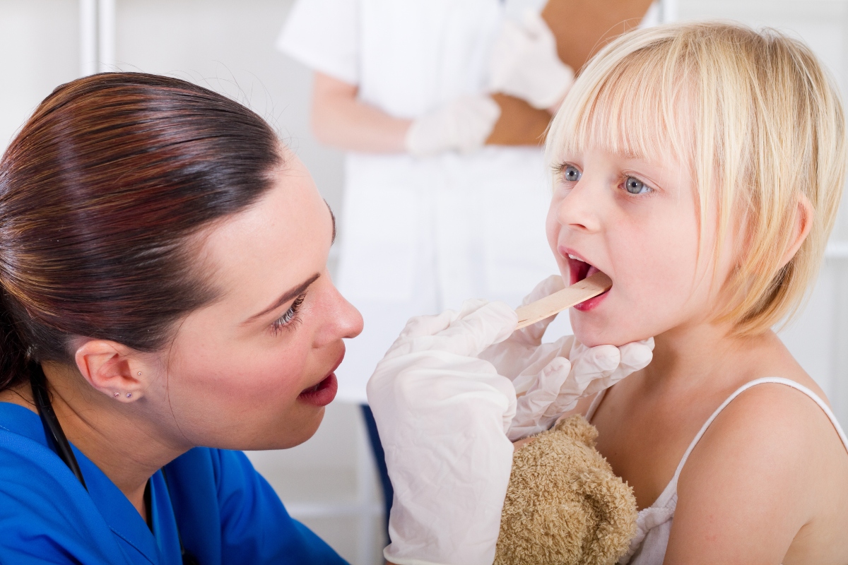 Faringite: che cos'è, sintomi, cause, diagnosi e rimedi del mal di gola 7 faringite: quando chiamare il medico