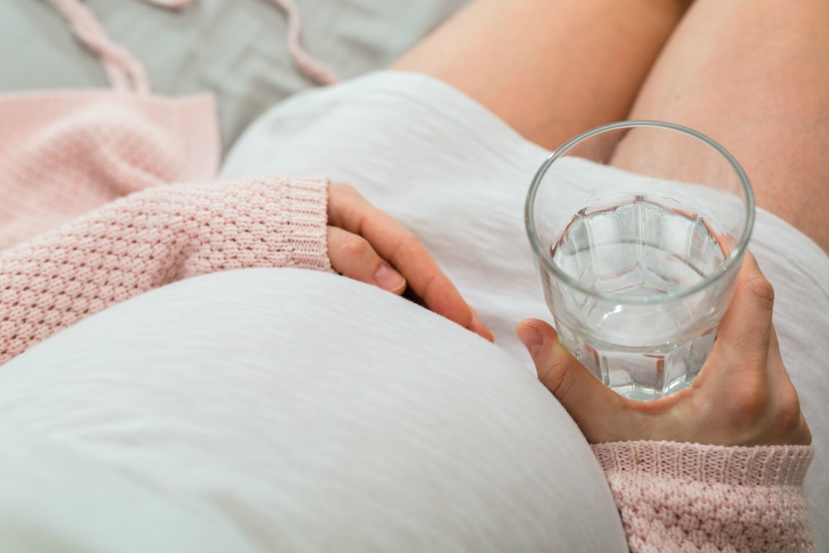 Gravidanza: scopri quanta acqua devi bere per una corretta idratazione 1 gravidanza-importanza-acqua