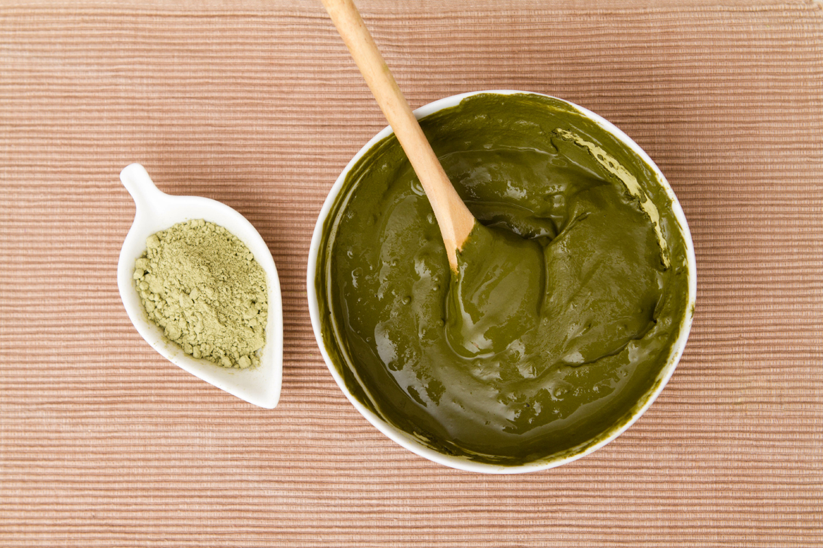 Henné: tutti i benefici per i capelli, come sceglierlo e come applicarlo 5 henne impasto