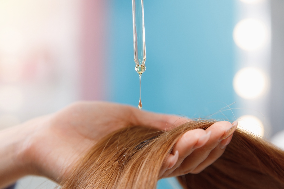 Olio di ricino: cos'è, proprietà, benefici, usi, ricette di bellezza, controindicazioni 4 olio di ricino: cure di bellezza, ricette fai-da-te