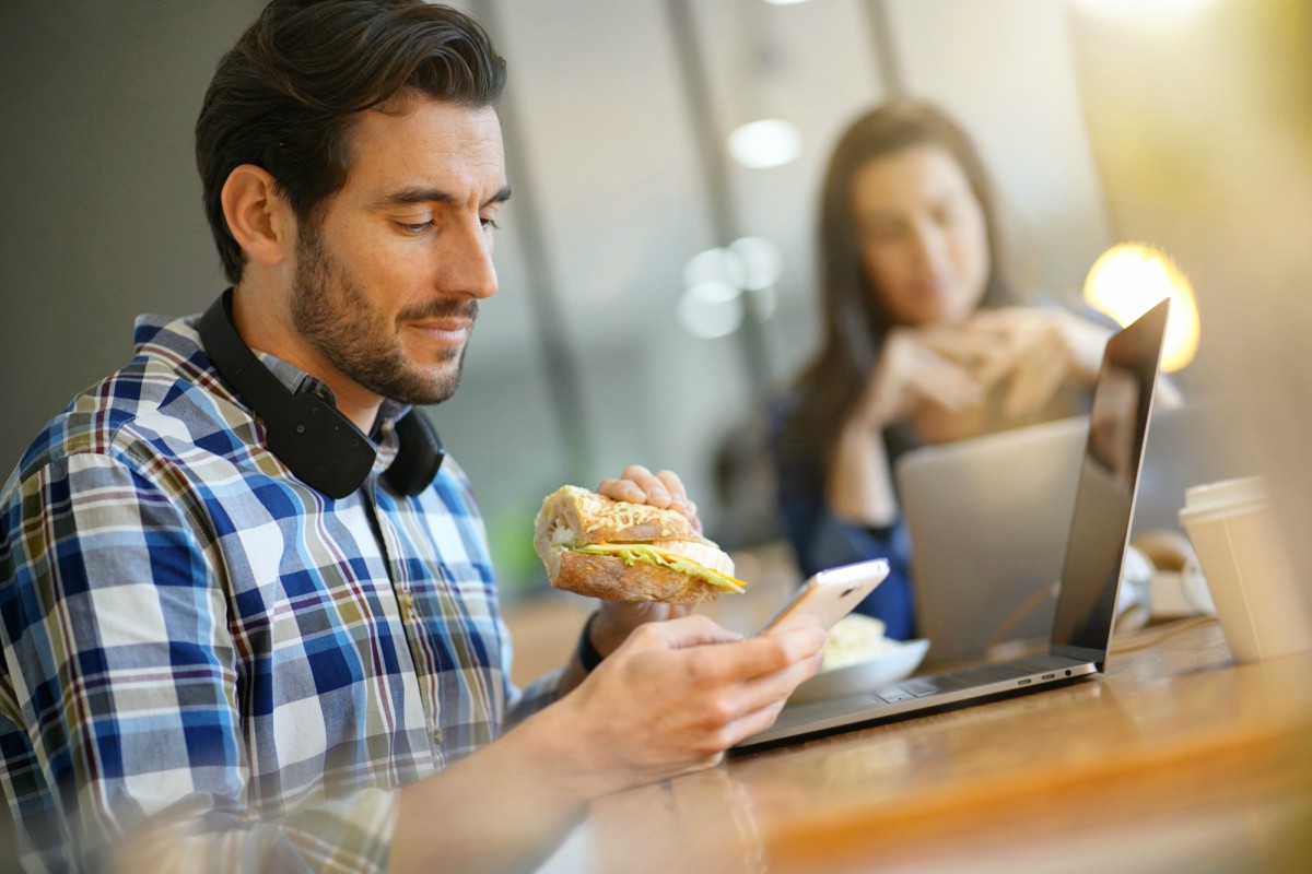 Pranzo in ufficio: ecco perché la gavetta è diventata una scelta obbligata 1 pausa-pranzo-panino