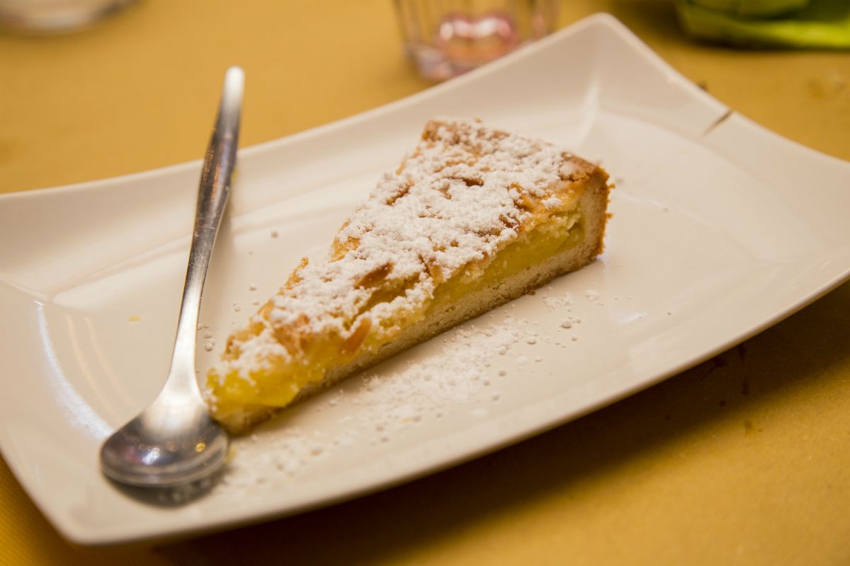 Torta della nonna: la ricetta originale con crema e pinoli e variante light al bicchiere 3 Torta della nonna ricetta originale