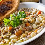 Zuppa di cereali e fagioli: un comfort food energetico e saporito 2 zuppa cereali fagioli
