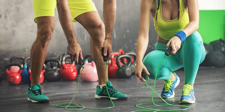Un anno di fitness Melarossa: tutti pazzi per i circuiti da fare a casa. Scopri la top 10 dei programmi di allenamento più cliccati del 2021 6 saltare-corda