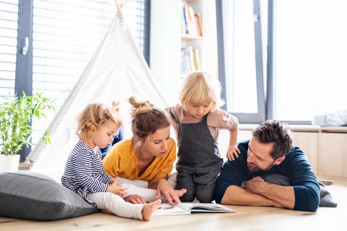 Bambini dentro casa: cosa fare? Ecco 10 idee per intrattenere i tuoi figli durante il lockdown 1 idee-con-i-bambini