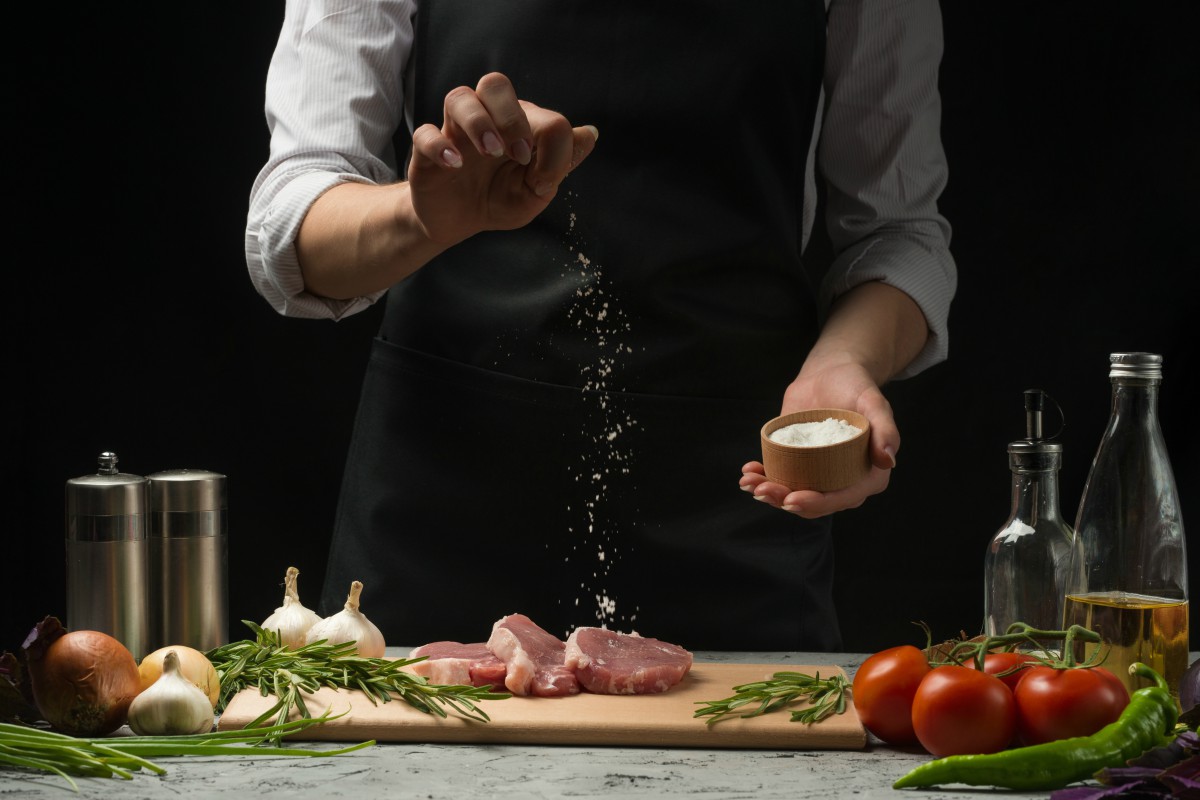 Sale, gli italiani ne consumano meno: ecco i vantaggi di questa scelta 1 sale-giusto-consumo