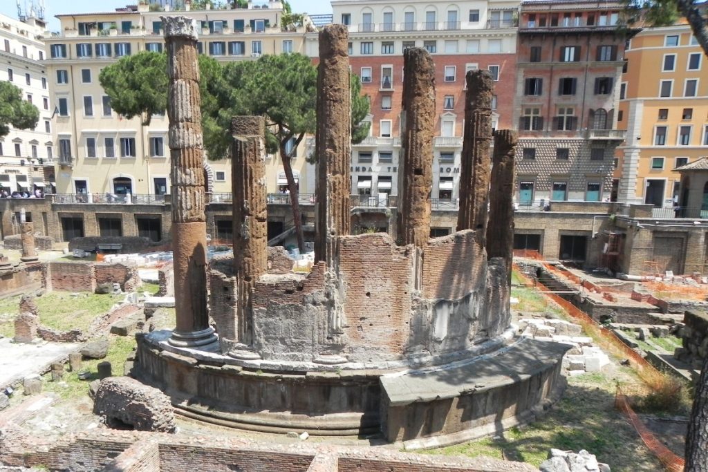 Alla scoperta di Roma: trekking urbano nella Capitale 3 Area Sacra Largo Argentina 1