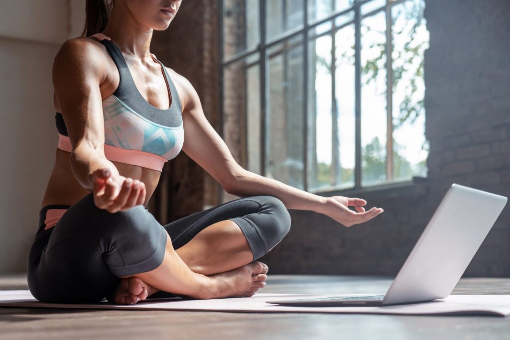 Allenamento yoga: come e dove praticare e gli attrezzi da avere 13 allenamento yoga a casa