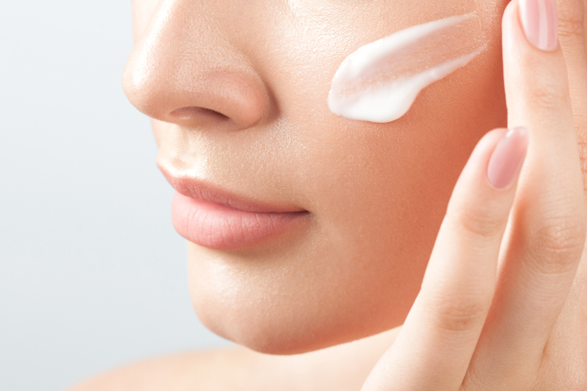 Pelle secca: cause, sintomi, come curarla, rimedi e come prevenire 1 La pelle secca dipende da una carenza di idratazione nello strato superficiale dell'epidermide