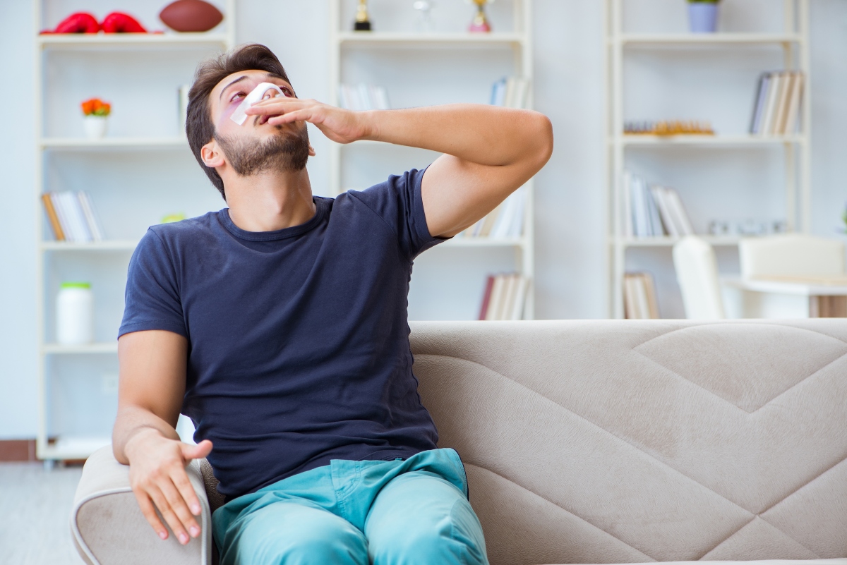 Sangue dal naso o epistassi: che cos’è, cause, sintomi, cure e trattamenti 3 sangue dal naso: cause