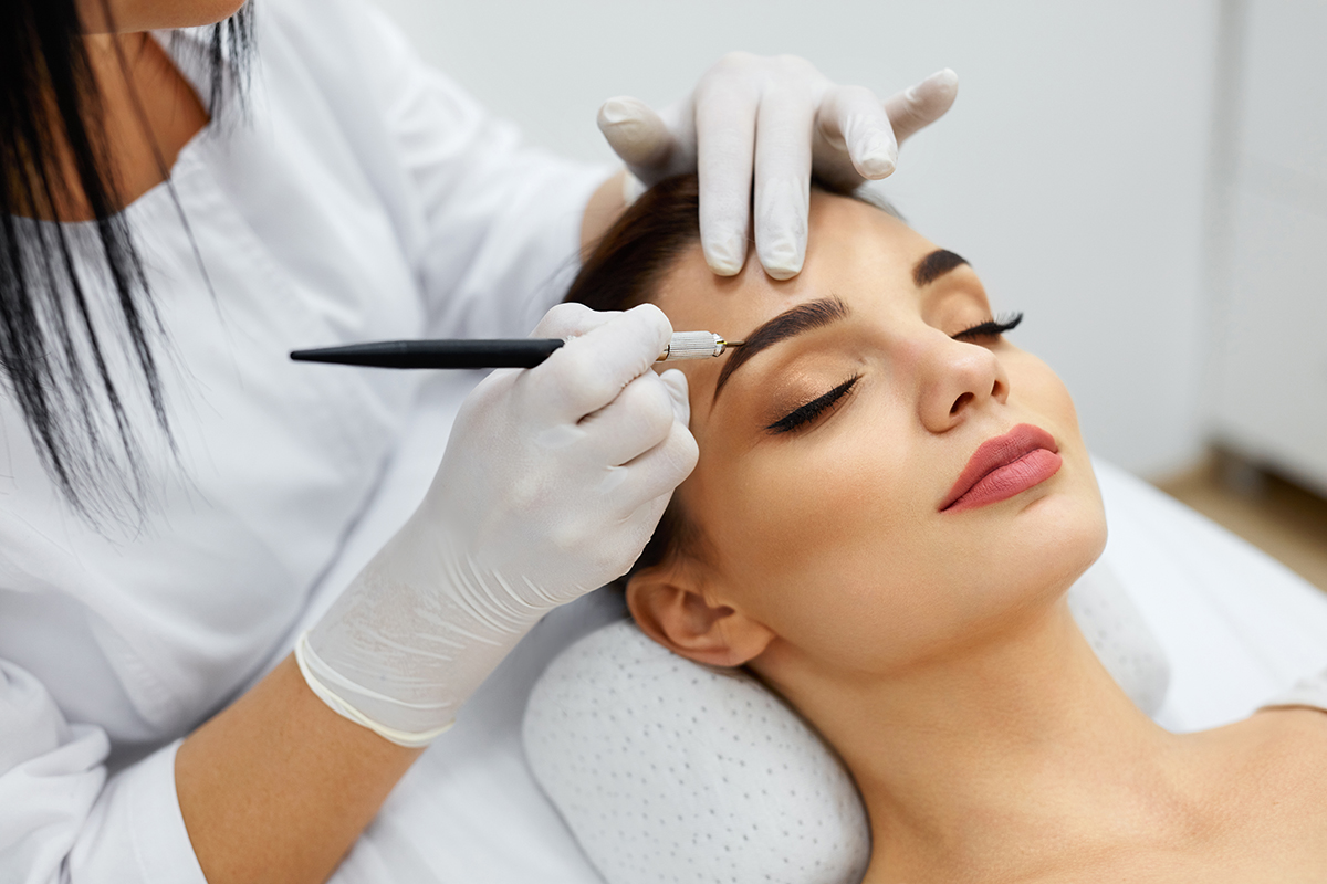 Sopracciglia perfette: come sistemarle, cosa fare e non fare, tecniche di riempimento e di depilazione 15 Microblading sopracciglia