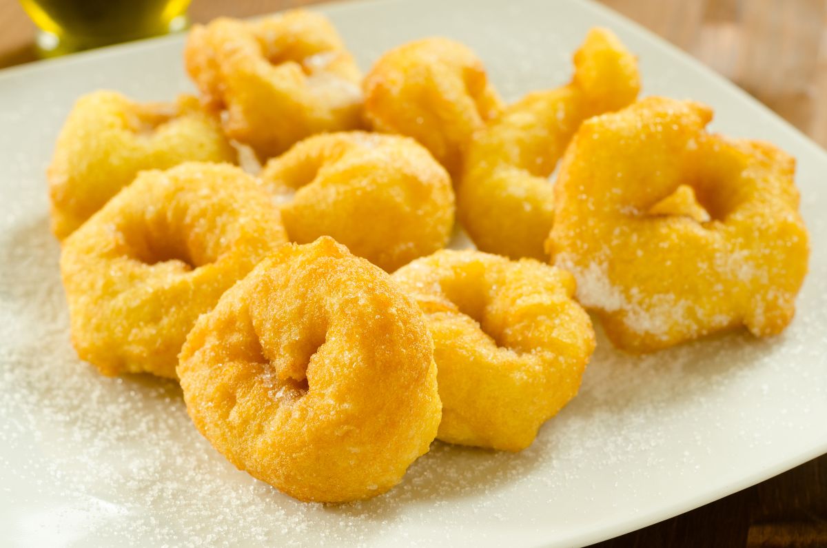 Zeppole: la ricetta per farle al forno (o fritte) 2 zeppole fritte