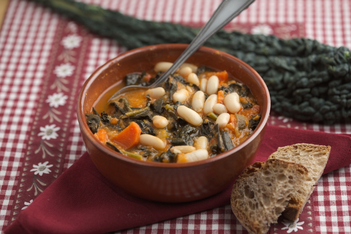 Minestre e zuppe: ricette da gustare quando fa freddo e non solo 9 zuppa cavolo nero: idee ricette zuppe e minestre