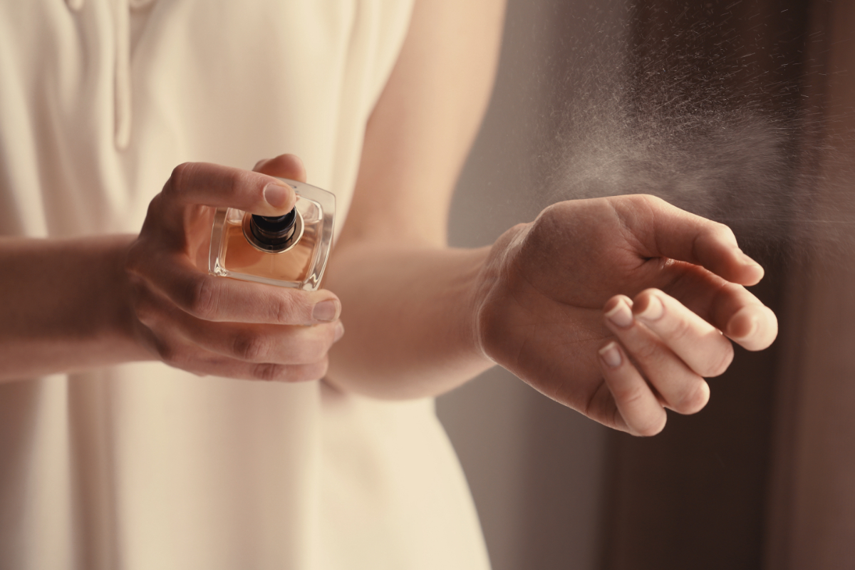 Acqua di Colonia: che cos’è, come si usa, differenza tra colonia e profumo e come farla in casa 3 Acqua di colonia cosa contiene